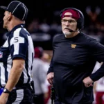 Dan-Quinn-speaks-with-the-side-judge