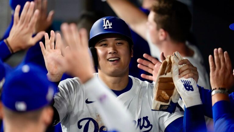 Dodgers_Shohei_Ohtani_high_fives_AP_Los_Angeles_2024