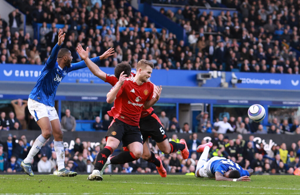 Premier League - Everton v Manchester United